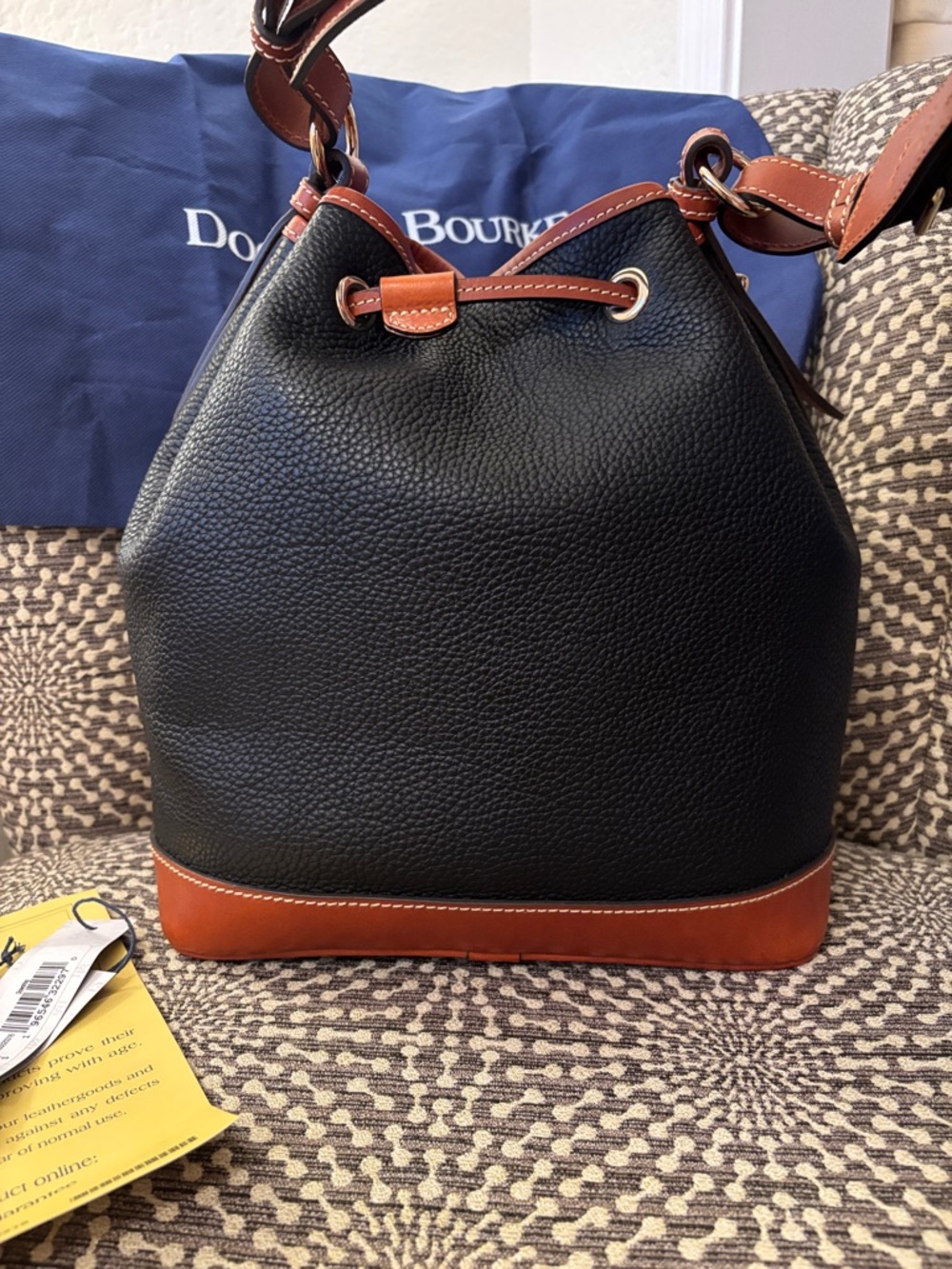 Dooney & Bourke Drawstring Tote Shoulder Bag Like New Dust Bag Tag Black Leather - Picture 3 of 13
